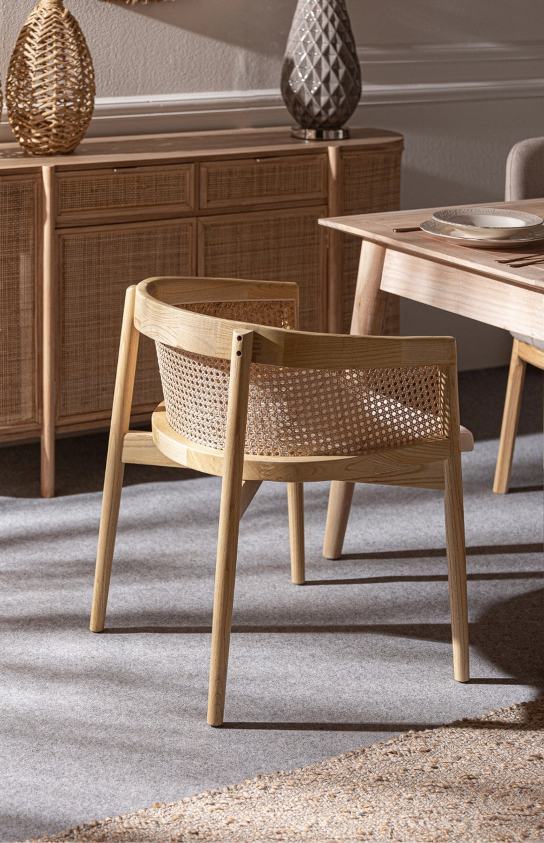 Chaise en bois d'orme naturel et cannage ORMA