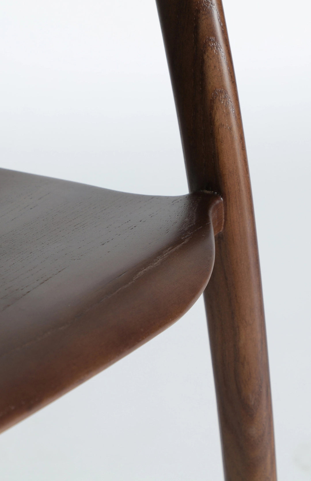 Chaise en bois d'orme foncé JADI